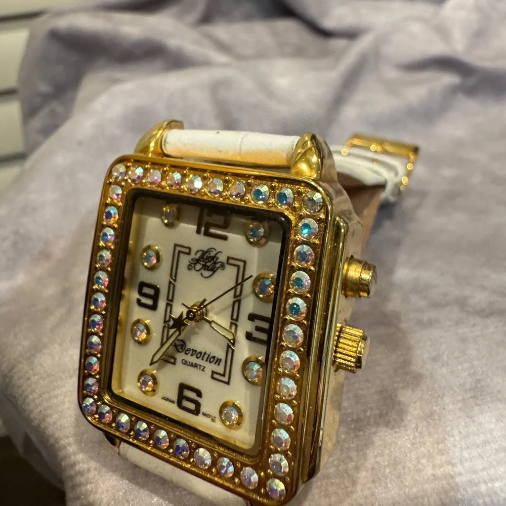 N/A gold tone